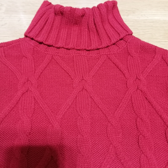 Hollister red cropped cable turtle neck sweater. Size xs. EUC. - Picture 2 of 9